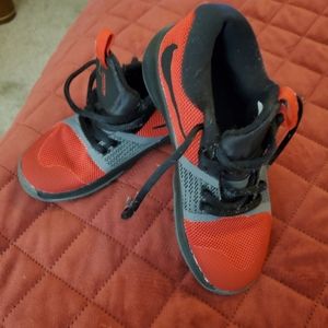 Nike Boy youth tennis shoe